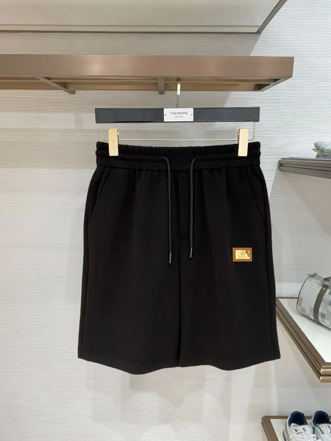 LP spring and summer New Arrival men's casual shorts, three-quarter pants. Premium goods are simple, fashionable and generous. Customized original imported fabrics are simple, neat and refreshing. Quality workmanship details can withstand any form of inspection. Simple and generous Versatile style. Elegant and handsome upper body, 🐭refreshed sense of sight! The appearance is incomparable, the details are in place, and the upper body is not picky! Sizes:M-3x L